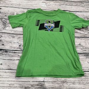 Vibrant Green Seattle Sounders MLS Short Sleeve Tee with Graphic Design Size 10